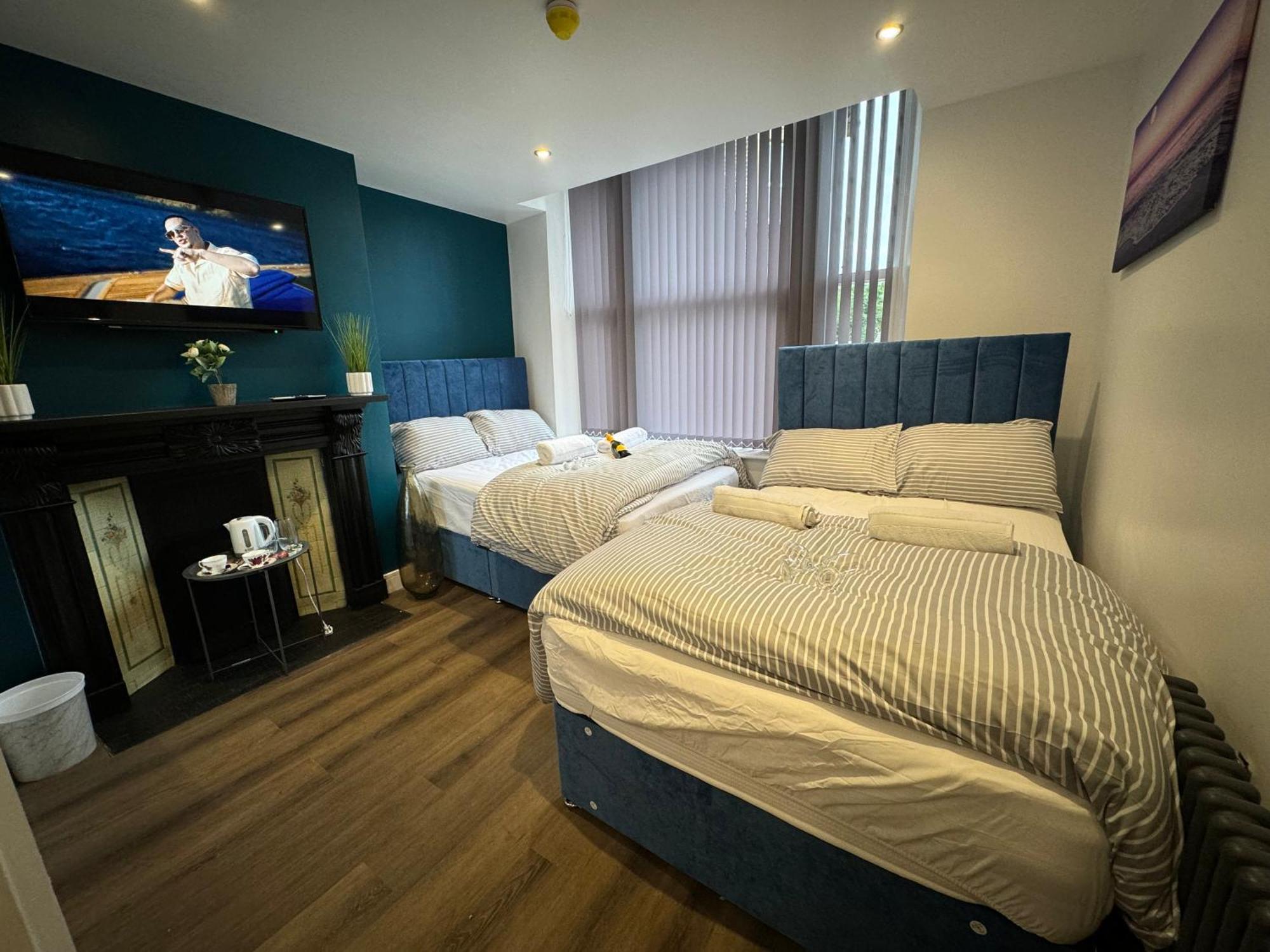 Southgate Luxury Apartments Elland Exterior photo