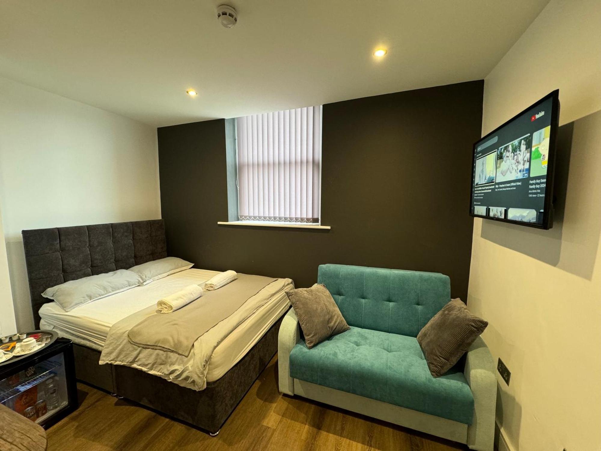 Southgate Luxury Apartments Elland Exterior photo