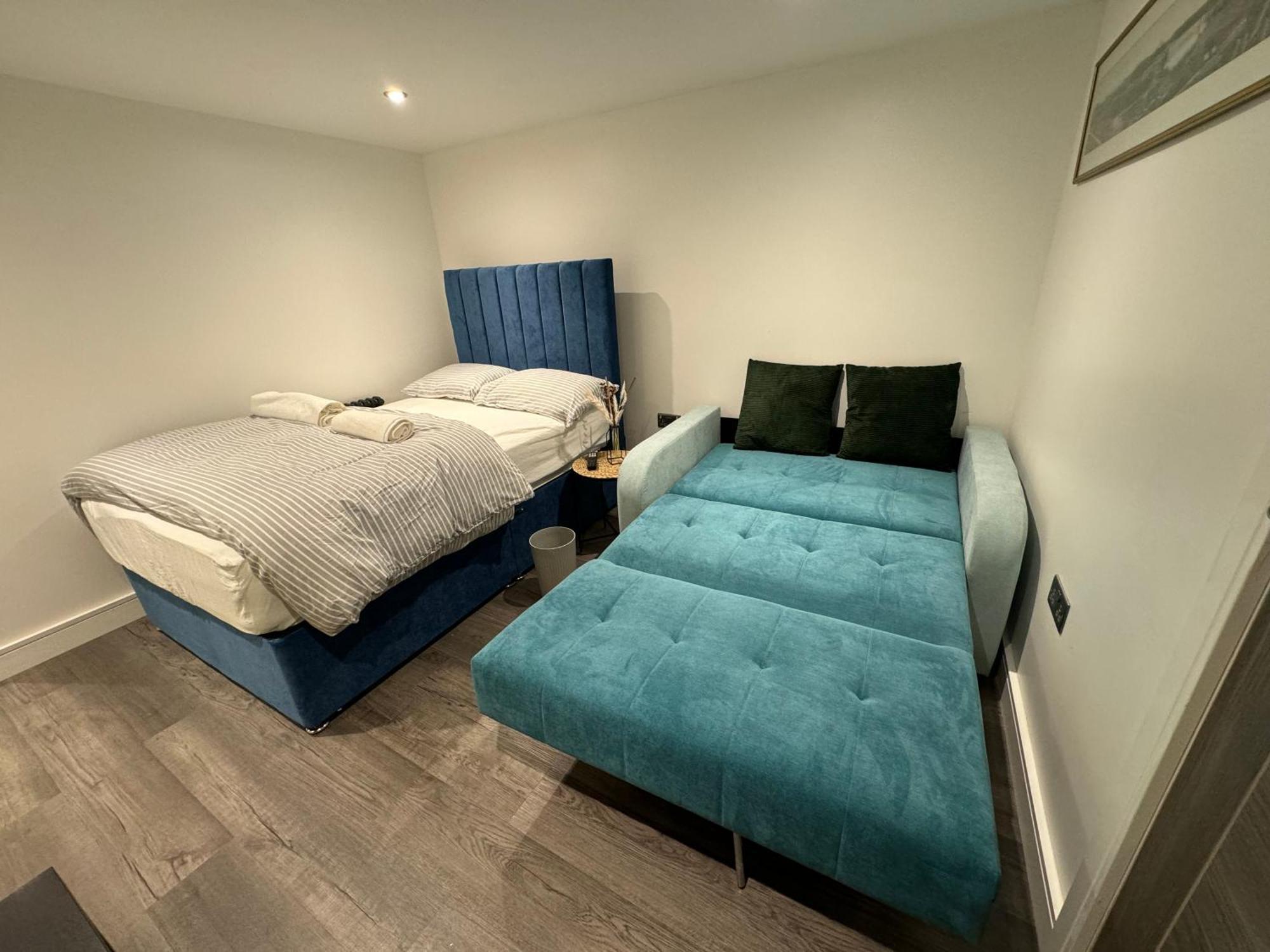 Southgate Luxury Apartments Elland Exterior photo